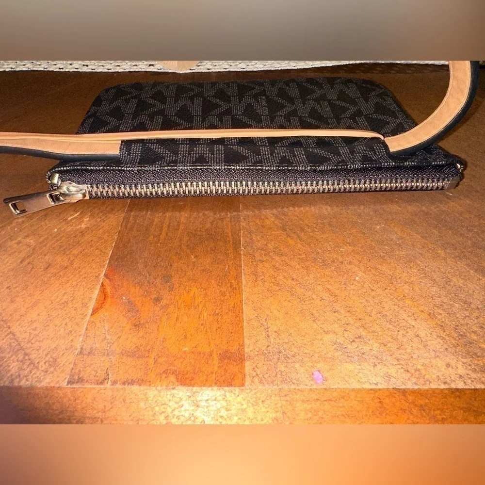 NWOT MICHAEL KORS Fanny Pack Size Small Black Faux Leather Signature 554131